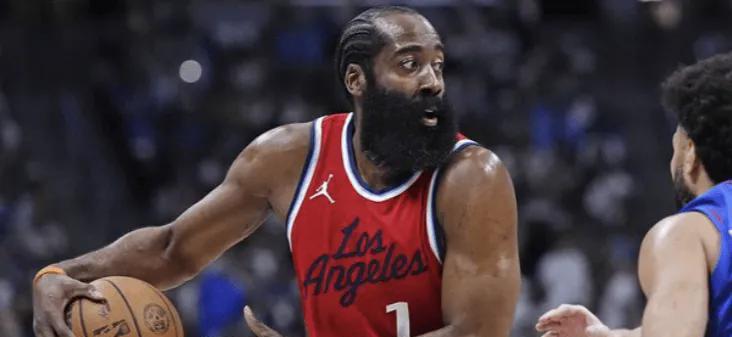 美媒认为：哈登可能拥有NBA历史上最好的前队友。他们还列出了一套队友最佳阵容：