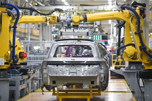 日媒报道，2025年中国汽车制造商全球销量预计达到约2700万辆，有望首次超过日