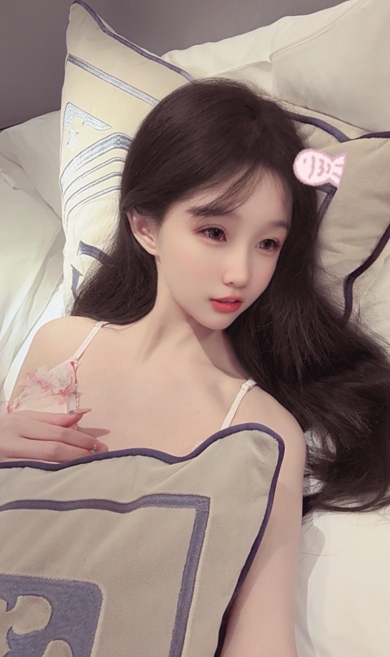 小猫喜欢谁就粘着谁 你也是吗