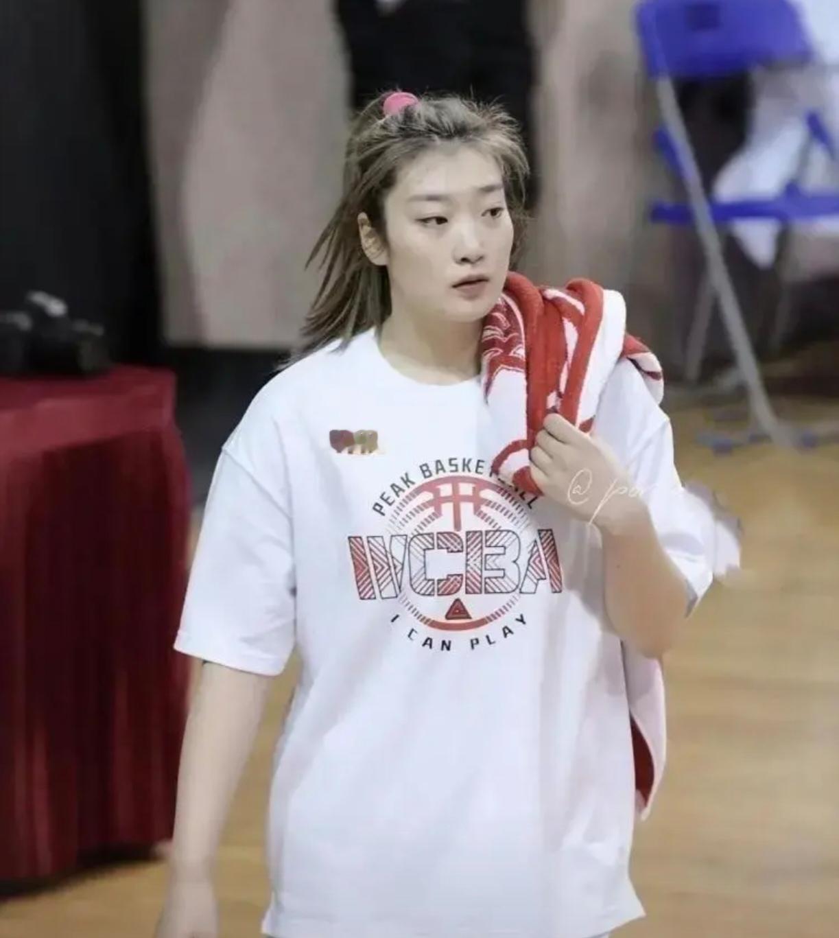 不得不承认：女篮一姐已经不是李梦了；也不是王思雨了；更不是韩旭和李缘现在的女篮