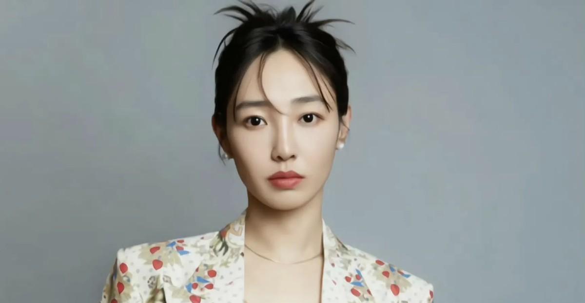 白百何这辈子吃过最大的亏，应该就是和前夫离婚的时候没有官宣吧。2015年底她和陈