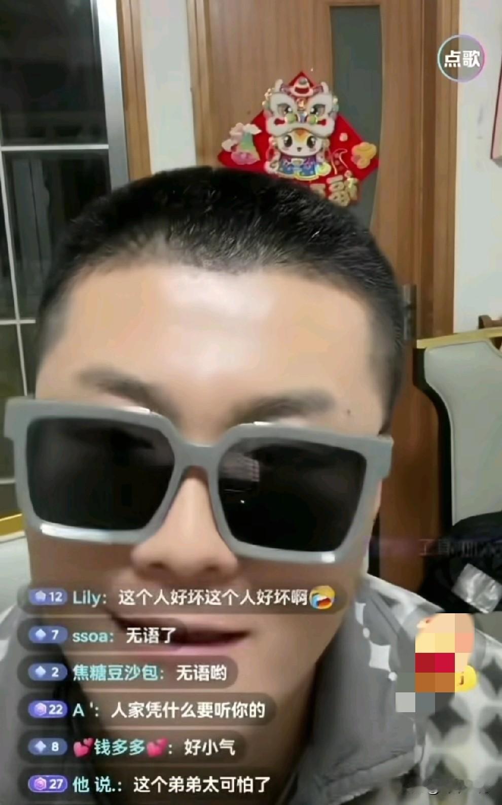 南京双胞胎认亲，这个弟弟有网友说他太强势了，我看他是横行霸道惯了，在家里也是个小