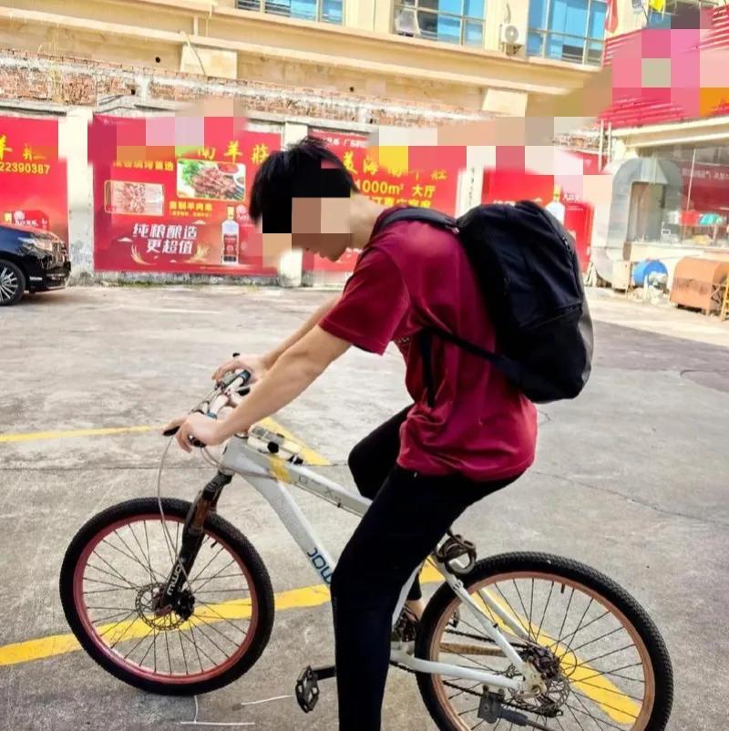 陕西西安，初一学生在学校被老师批评后，跑回家冲到小区27楼，纵身一跃，当场身亡，