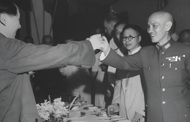 二十年生死对立，数轮围剿，数万里长征，他要给毛泽东一个省长做。毛泽东问了一句