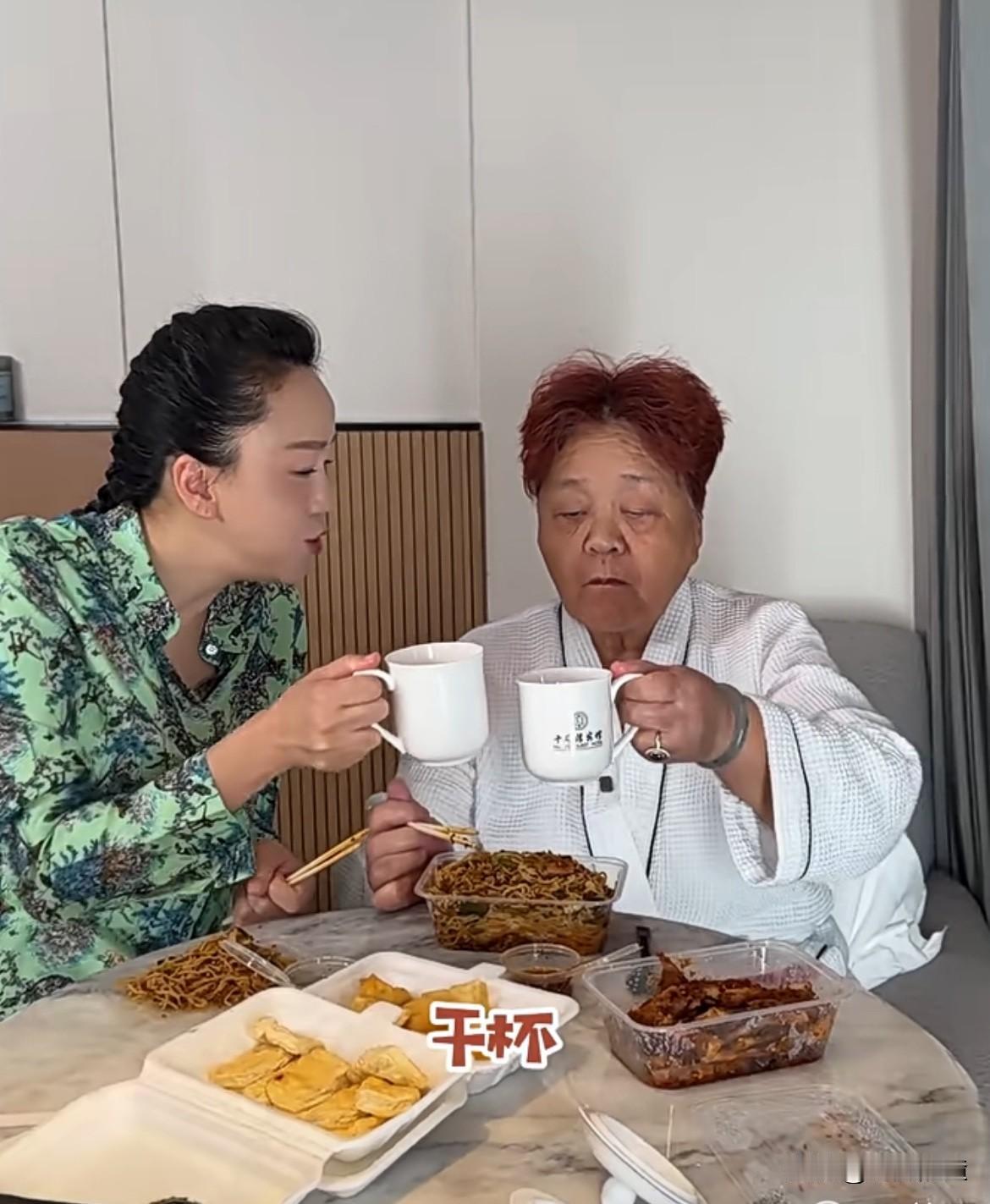 王一楠真是中年女性顶配，不是女儿考上大学，也不是她陪读顺便拿下博士学位，而