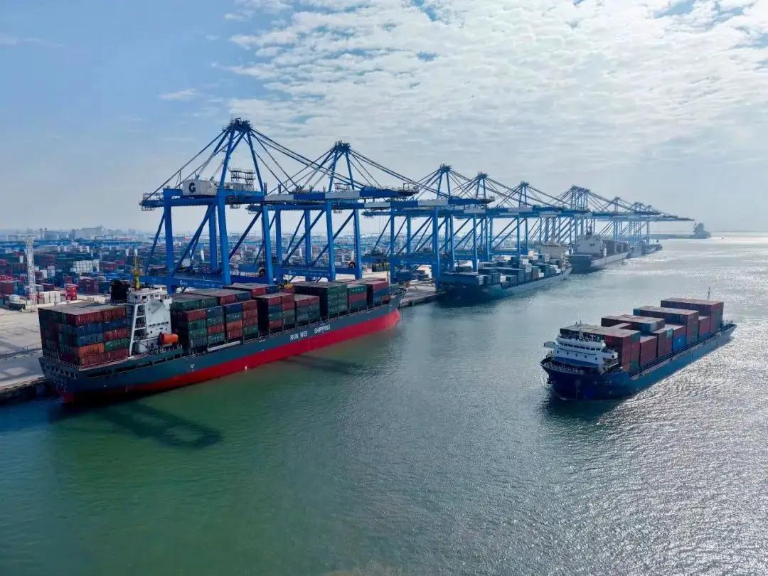 出口暴增！中国出口的底层逻辑，早已悄悄改变最近海关出炉的出口数据火了，同比暴增