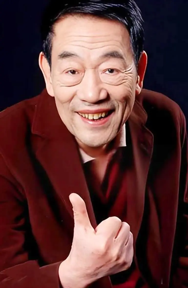 多么慈祥可爱的老人，给四个儿子都买了房。所挣的钱都是给儿们花，儿子们都买了