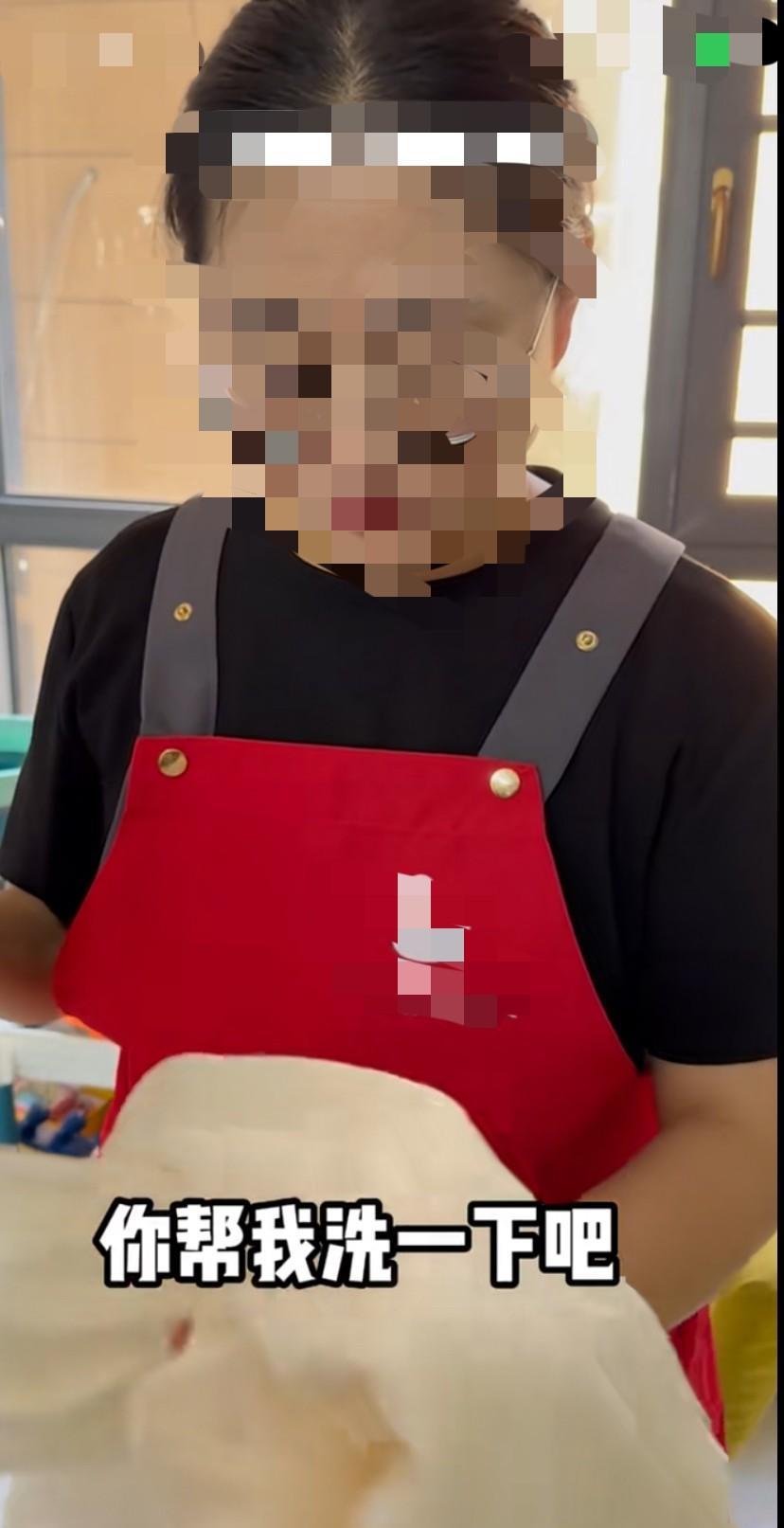 雇主问阿姨“阿姨，你事情都忙完了吗？你忙完了过来一下，帮我做件事”！阿姨从沙发