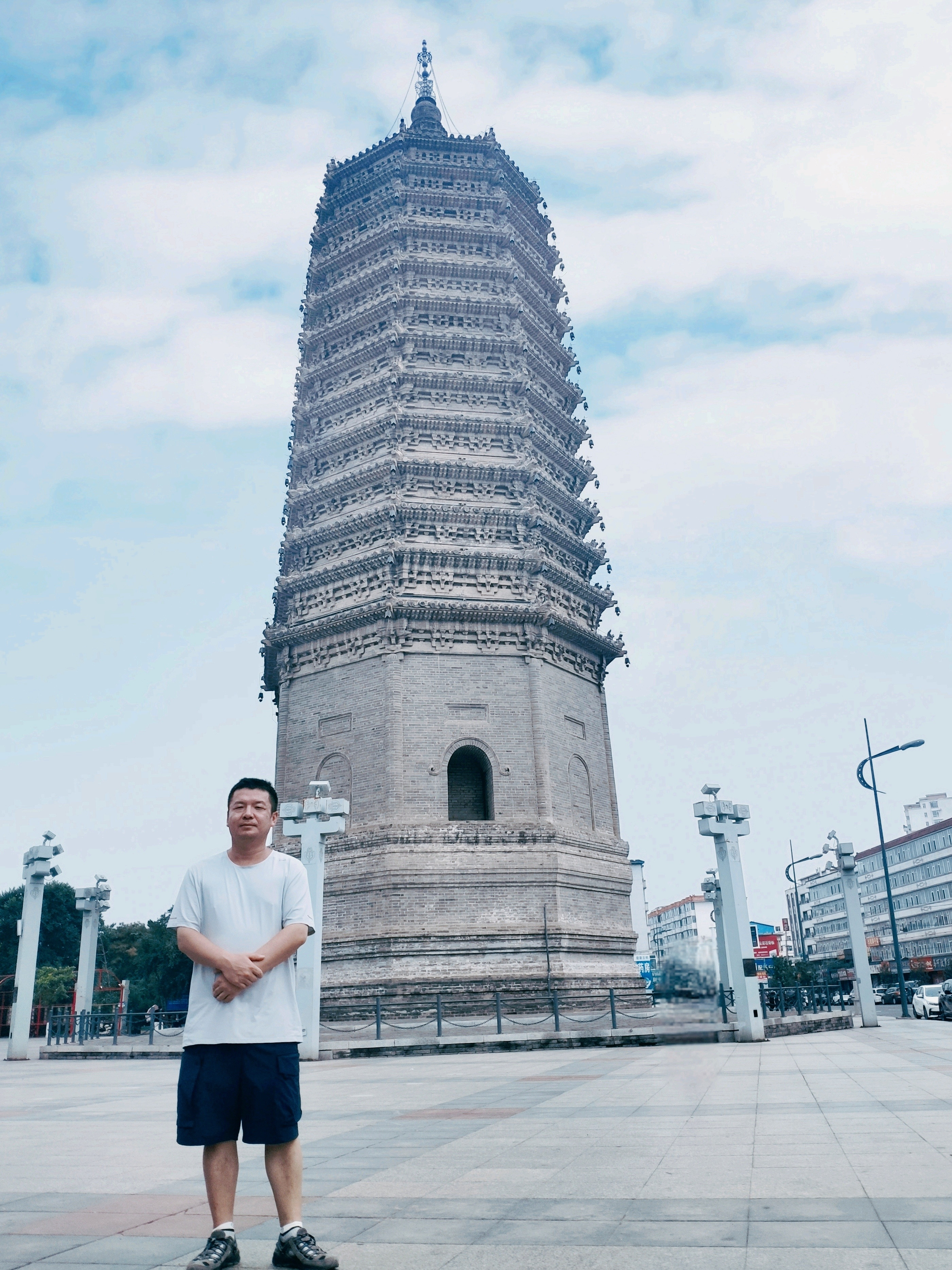 农安，古称黄龙府。农安辽塔，与宋朝处于同一时期，属于北国番邦遗物，此塔始建于辽圣