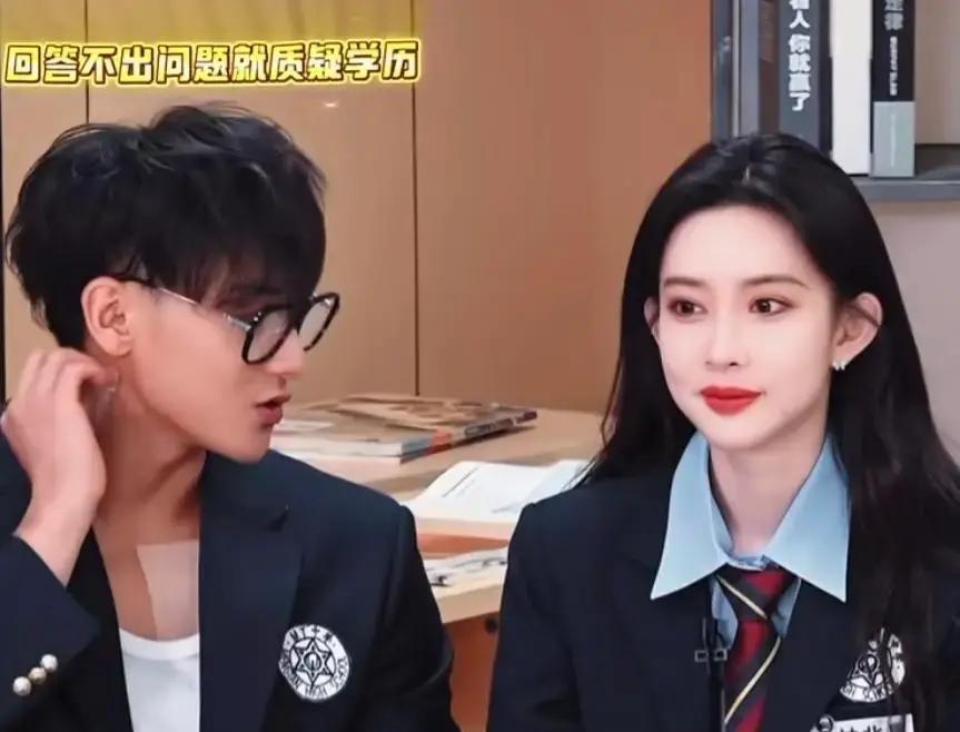 黄子韬突然问孟子义是不是高中毕业。孟子义直接回我是北电表演本科。还补一句