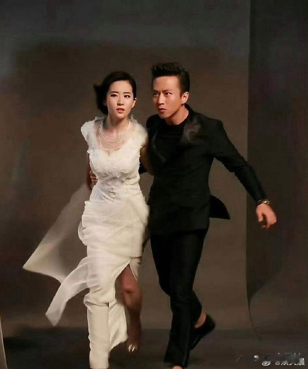 刘亦菲、邓超和江玉燕的这组写真太魔性了！看完笑得我肚子疼，这确定是认真在拍吗？简