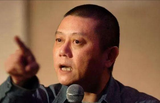 王朔就曾直言：台湾就是一个小岛，你打它干什么？只要把台湾海峡划成战区，台湾上空禁