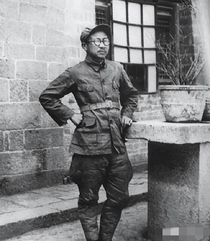 1950年，中央决定把广西省会设在南宁，省委书记张云逸却抱怨：“去北京开会，得绕