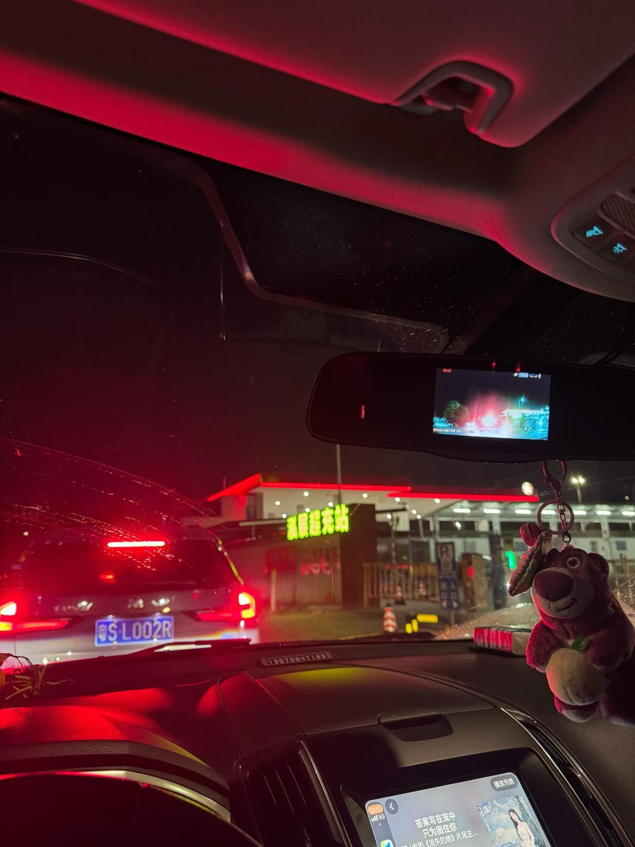 加个油跟春运一样眼瞅着3月23日零点来临，油价应声而涨，好几天没去加油站了，