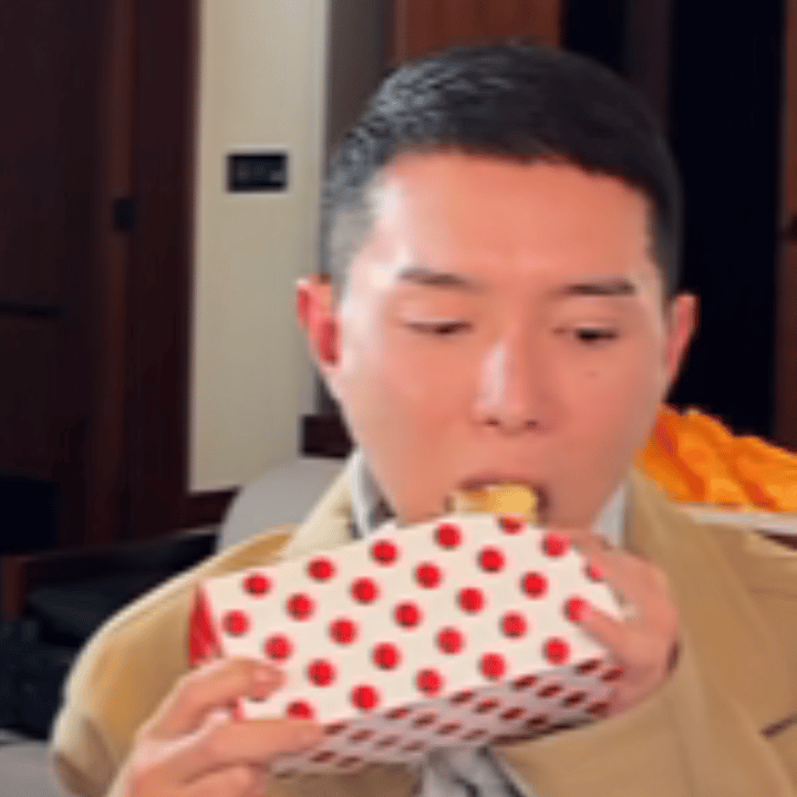 《不知道啃啥啃得那么忘我》《把话聊得跟个人发布会一样》