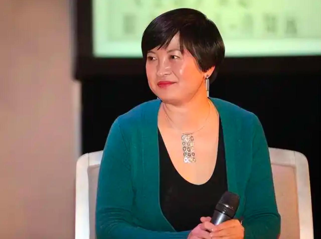 袁莉这波操作分明是借“新闻自由”之名，行精准迫害之实！身为华裔、曾任职新华社