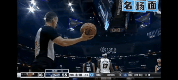 裁判：来，赶紧拿球来；哈登：不拿，就不拿，裁判：为啥不拿？哈登：两次上篮被
