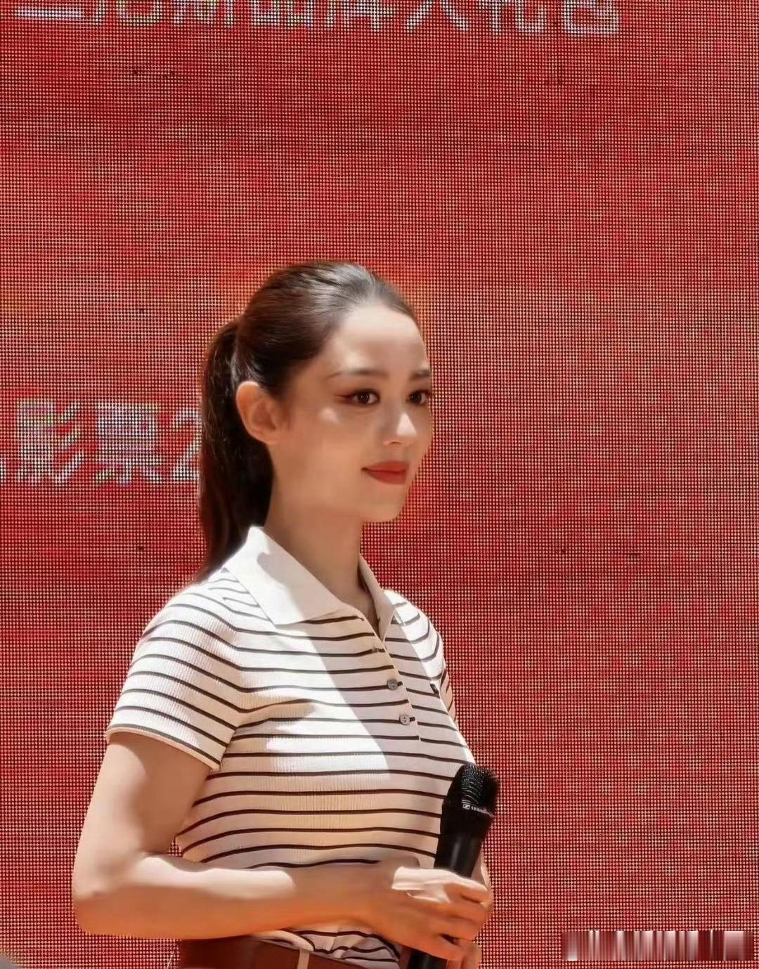 吉娜大光明造型美到犯规，浓颜系大美女!​​​