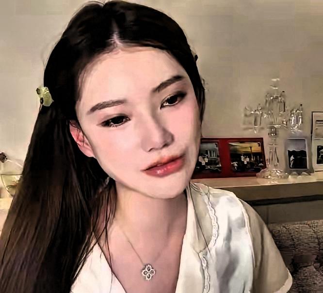 筱梅深夜直播，她真的不累吗深夜，筱梅还在直播，大家都说她拼命，汪小菲的老婆，真