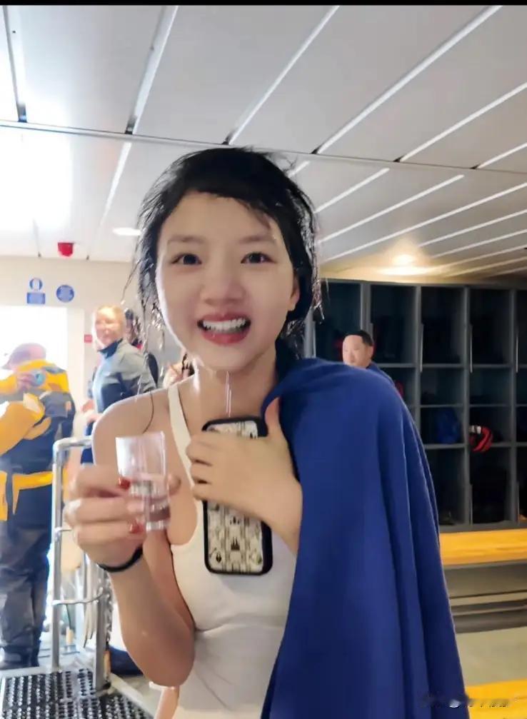 现在全网最懵的，估计就是任敏了吧。让她没想到的是，她发布的南极跳水视频评论区都在