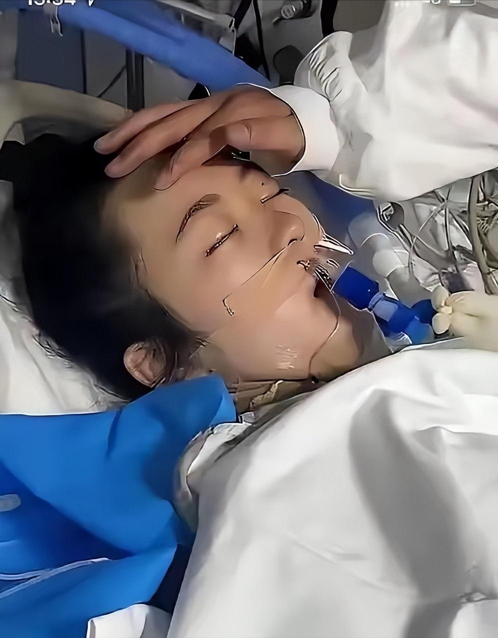 河南，女儿病危，她紧紧抓住父亲的手不放，然后断断续续地说：“爸爸，家里不是还有个