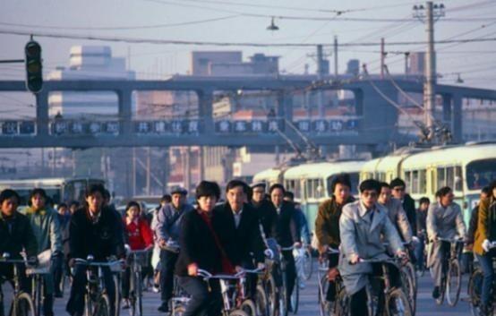 其实很多人没有发现，今天的中国这么强大，其实是很反常的。在我看来，这种“反常”