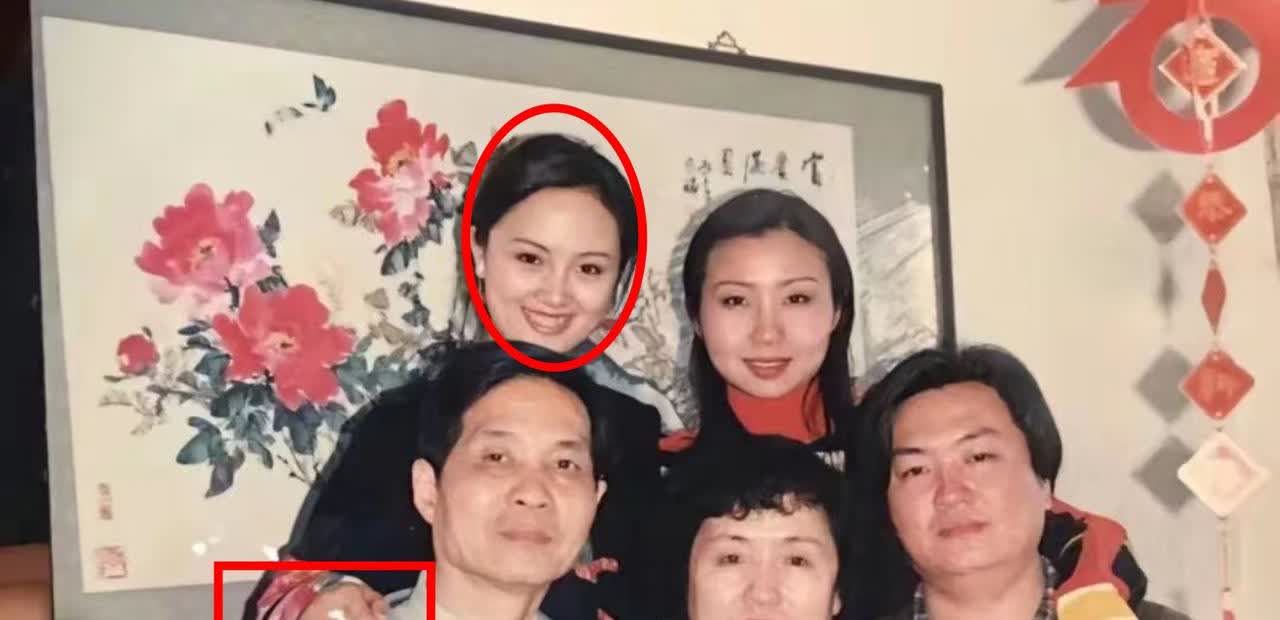 刚查了朱媛媛，不查不知道，一查吓一跳。朱媛媛在北京和父母同住几十年，