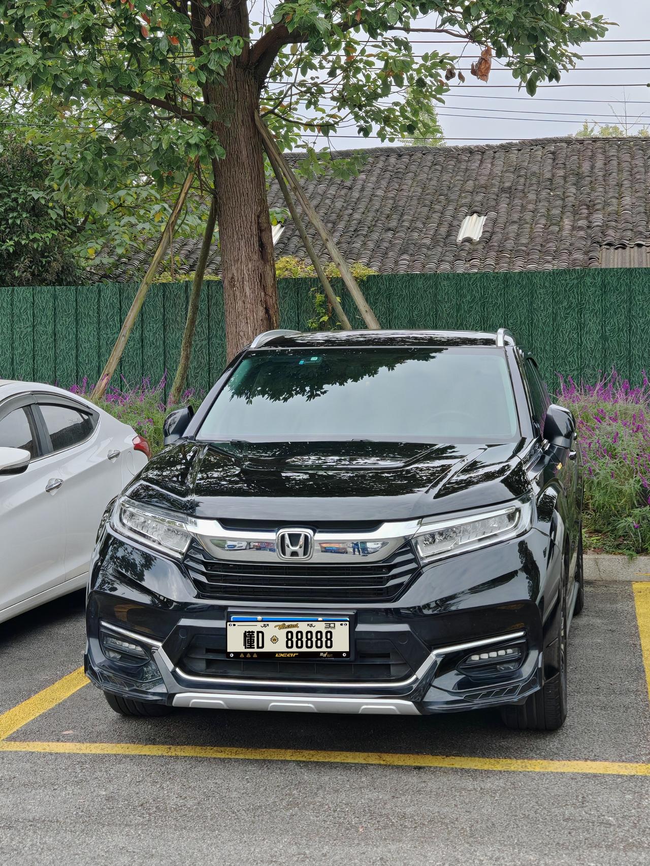 我的这台本田冠道1.5t，2017年上市，至今已经8年，颜值依旧在线，甚至一些设