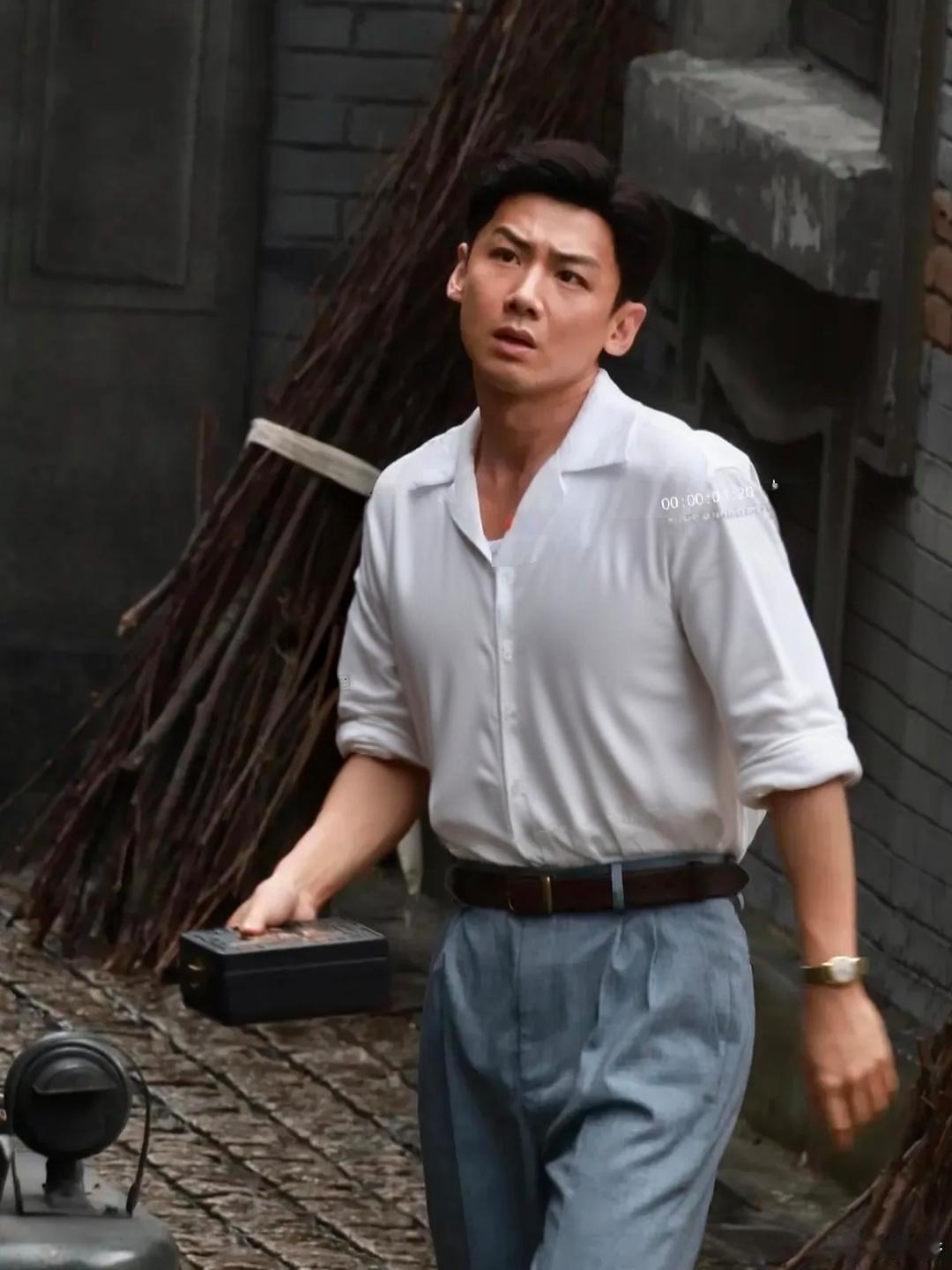 突然刷到，超级震惊白敬亭怎么变成这样了...演啥去了？？