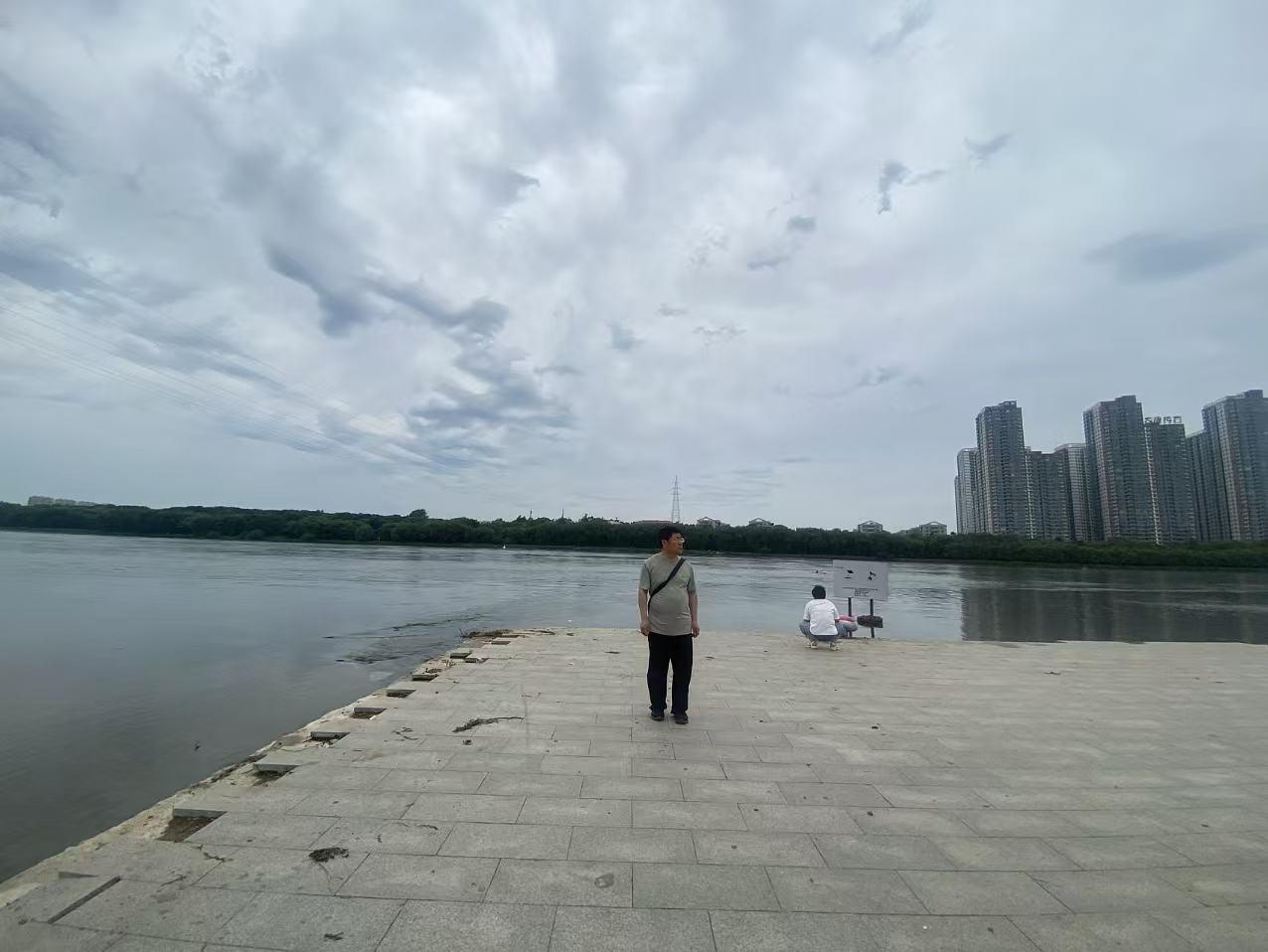 今天是父亲节，本来应该回家给父亲过节，但前天是端午节已经回去了，也给了父亲一千元