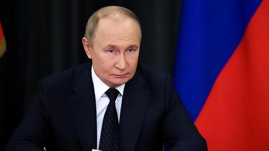 四年的鏖战，乌克兰竟成了西方手中的一次性“动能拦截弹”！俄罗斯“全球霸权”的虚壳