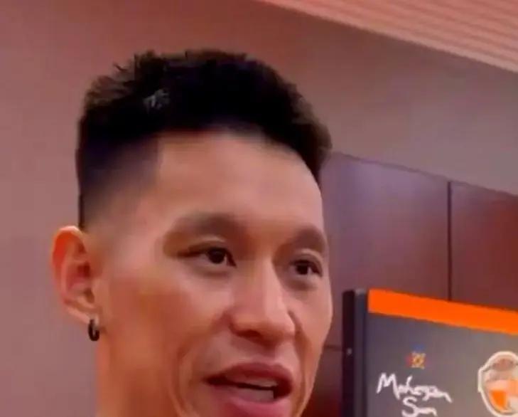 最扎心的评价，往往不是来自对手，而是来自曾经一起打过球的人林书豪谈到哈登时，意思很明确：哈登的常规赛