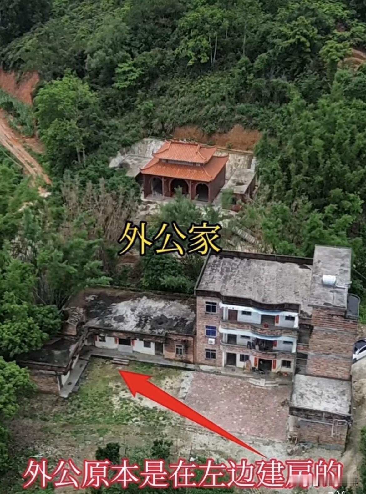 外公原本是在左边建房的，不知为何就搬到右边来⁉️你们能看懂什么吗⁉️