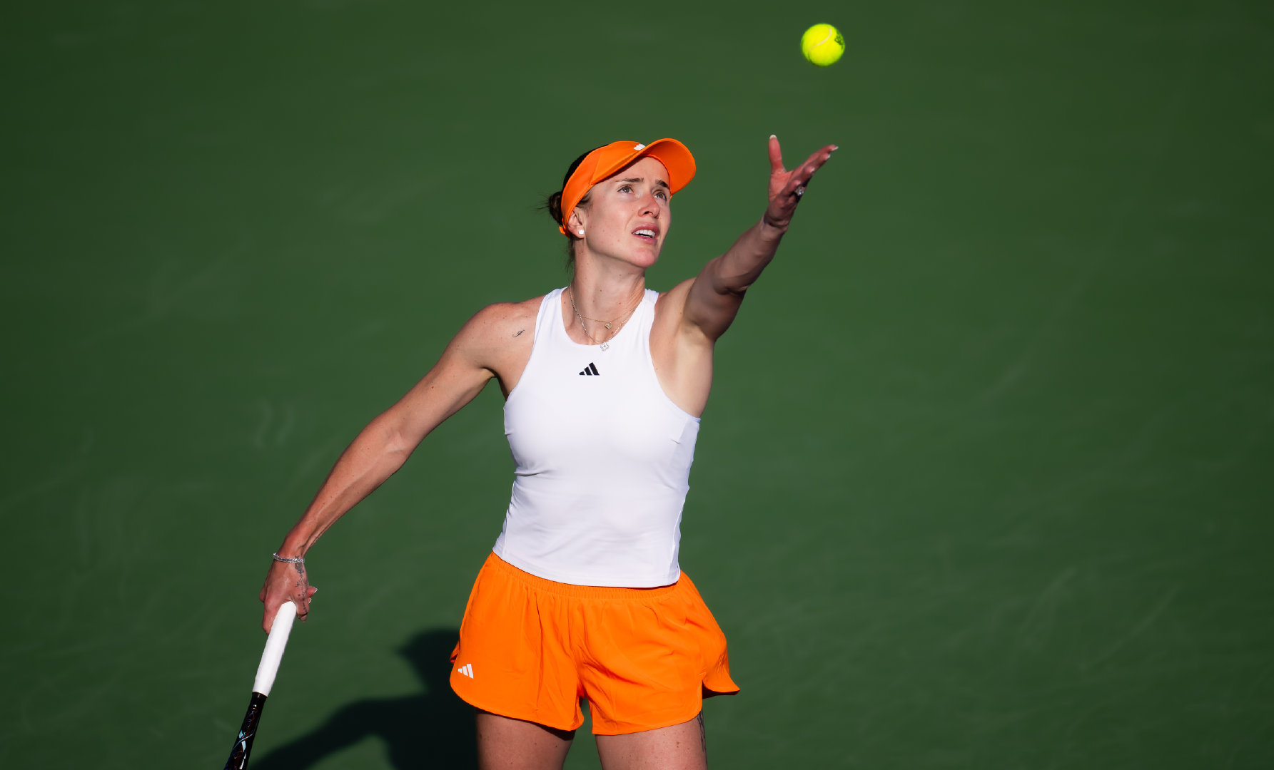 斯维托丽娜赢得前冠军之战💥WTA1000迪拜站第三轮，两位前赛会冠军隔网相对。