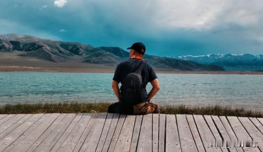 不得不说，这是个既现实又扎心的话题。也许，人老了才会看清：年轻的时候，总