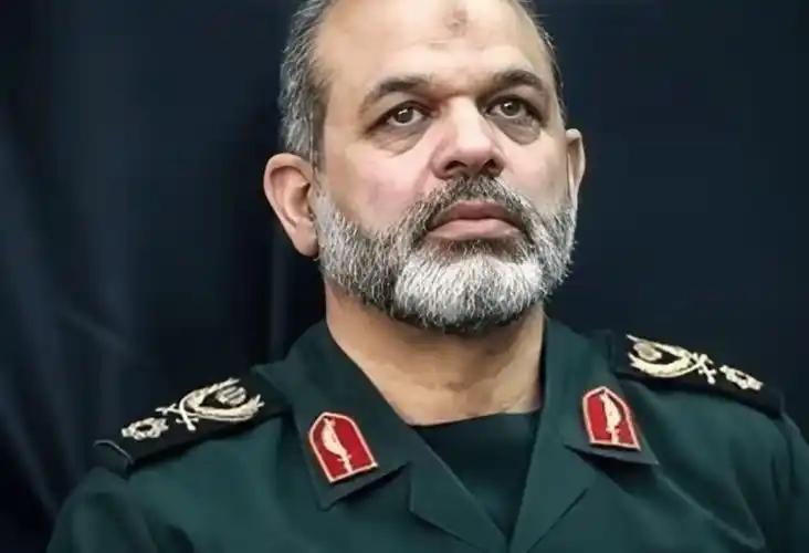 炸了！中东直接炸锅了！伊朗换了个司令，美以连夜坐不住了！新司令瓦希迪，79岁
