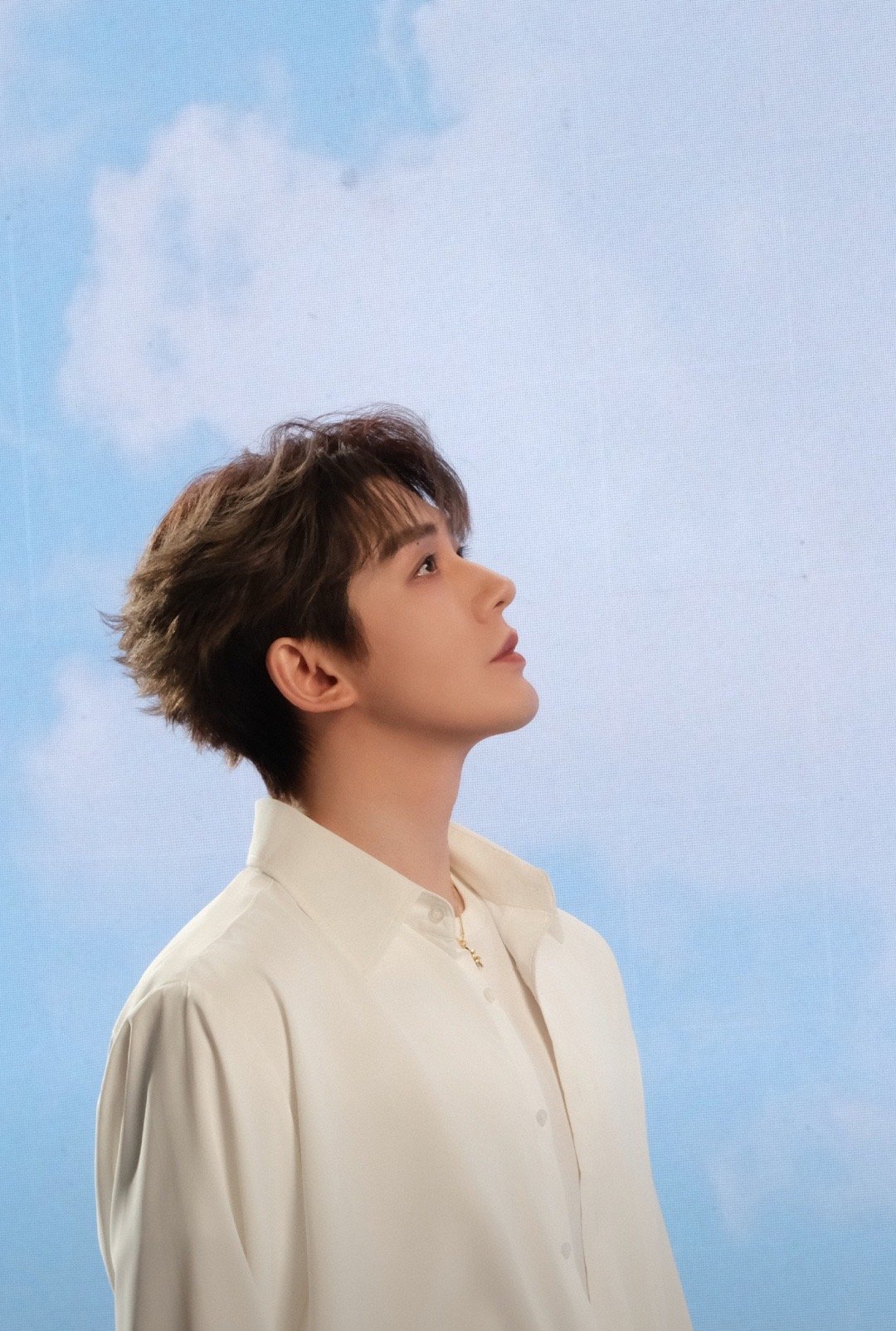 邓为戴银框眼镜太夯了邓为这张脸太有说服力了，美神降临，天选代言人。有邓为这张脸