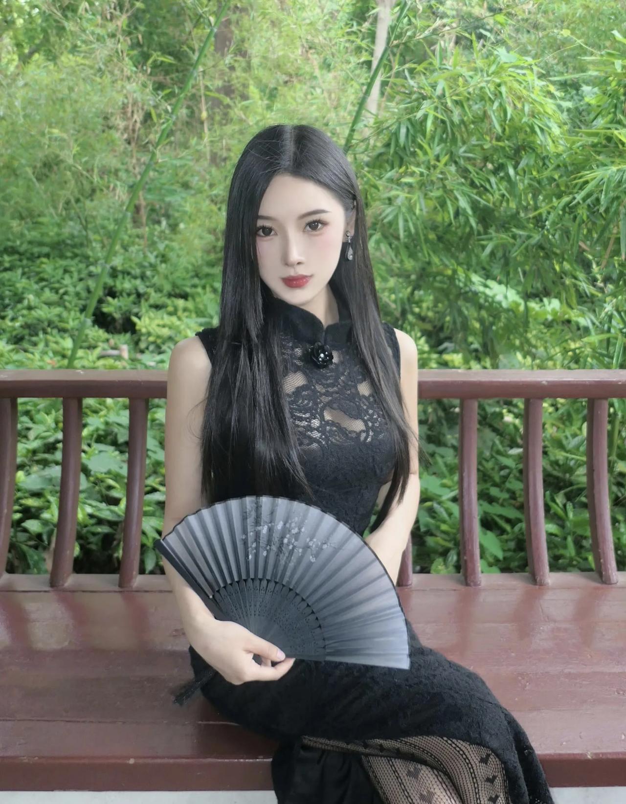 烟雨江南模特小姐姐身高176cm蚂蚁腰、漫画腿人比风景还美回头率200%