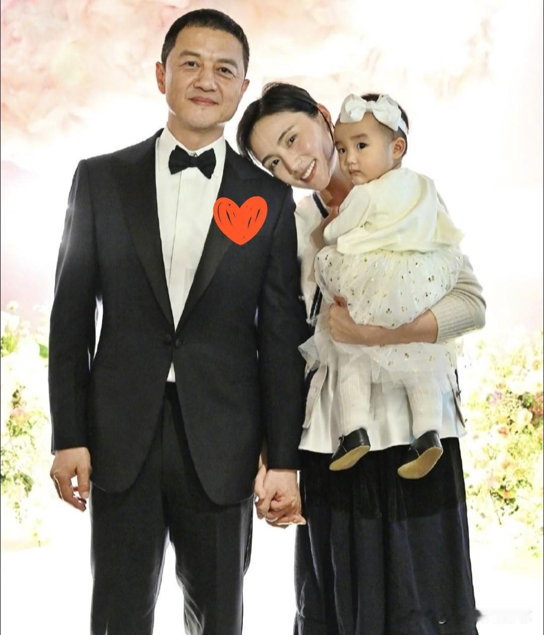 我突然理解海哈金喜要和李亚鹏离婚了的原因了，不是因为没有爱了，而是李亚鹏没有