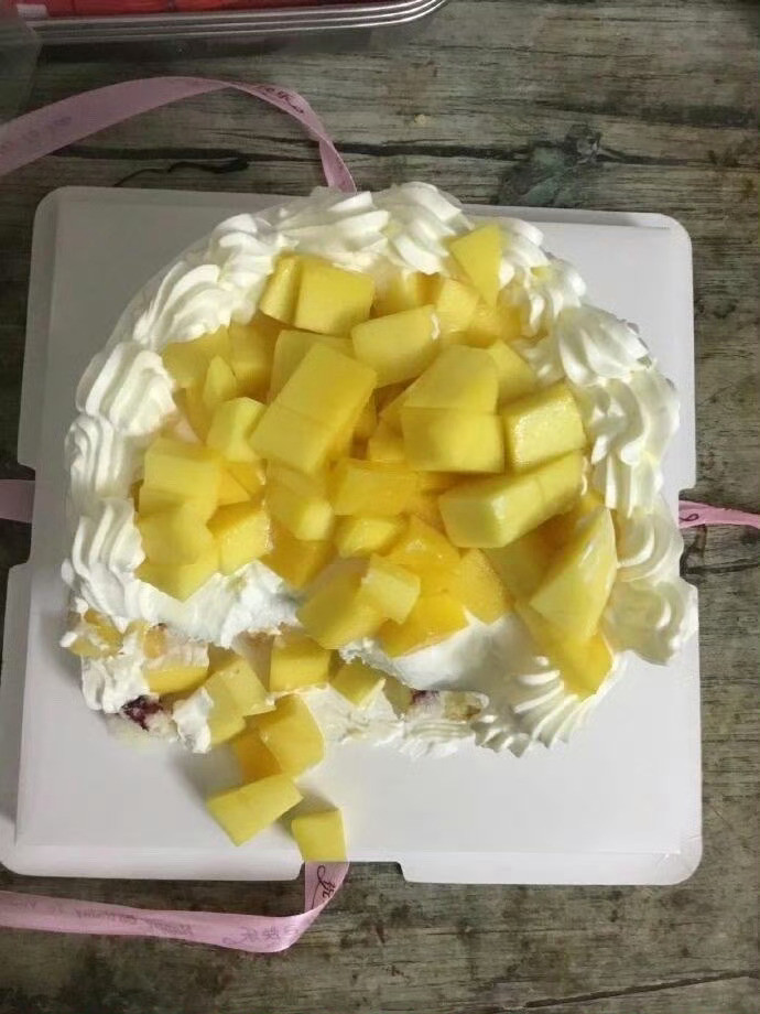 因为先吃了蛋糕惹了妈妈伤心了