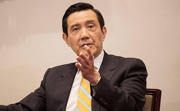 马英九基金会这出戏，简直演成了地缘政治背景下的“清宫大戏”。4月13日上午，基金