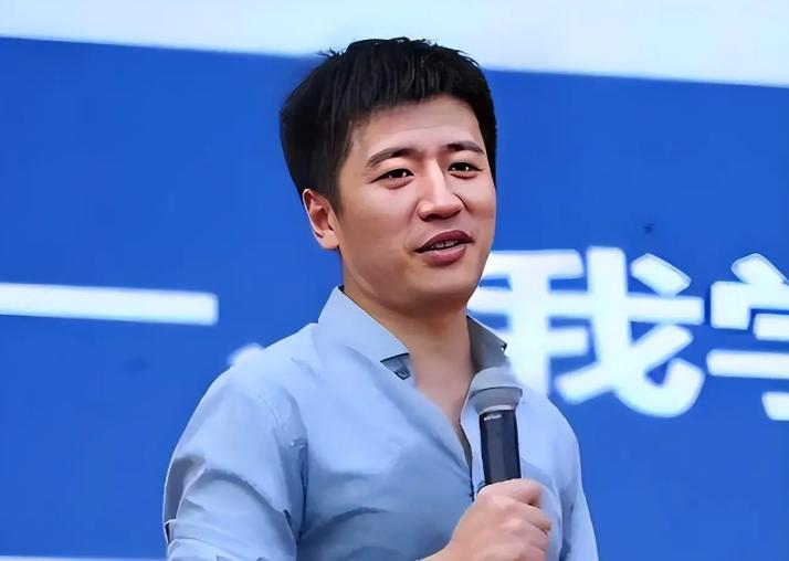 张雪峰曾在直播时讲过一个非常残忍的事实。某些院校，在教育欠发达地区招生时，会把计