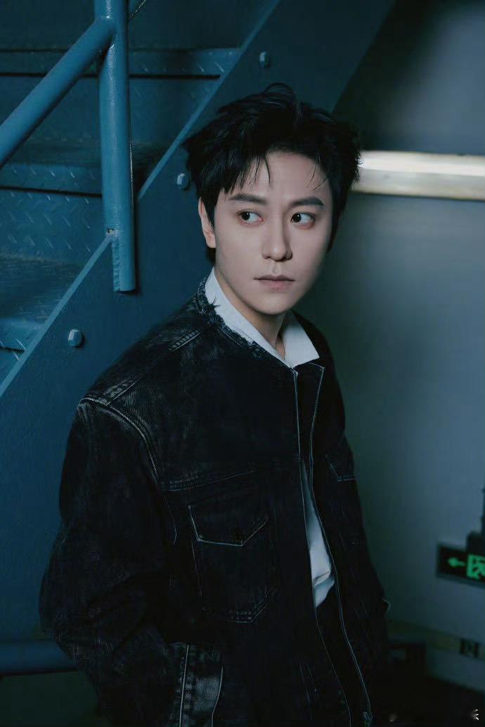 秦俊杰两剧央视连播秦俊杰央视双剧连播太惊喜！《乌蒙深处》里麻青蒿的每一次落泪都