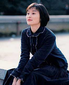 吴越不属于惊艳型美女，她是清淡知性的书卷长相，演技属于实力派天花板，她擅长演普通