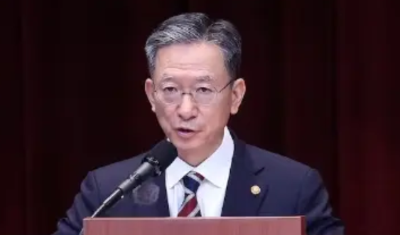 韩国法务部长痛批尹锡悦“脱衣躺地阻挠拘捕”：“比黑帮还不像话，令人羞耻”韩国