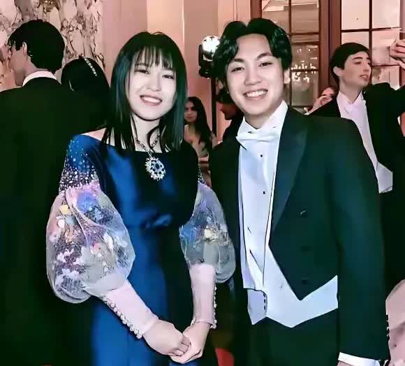 张艺谋的儿子与女儿，继承了妈妈的美貌，一个帅一个美