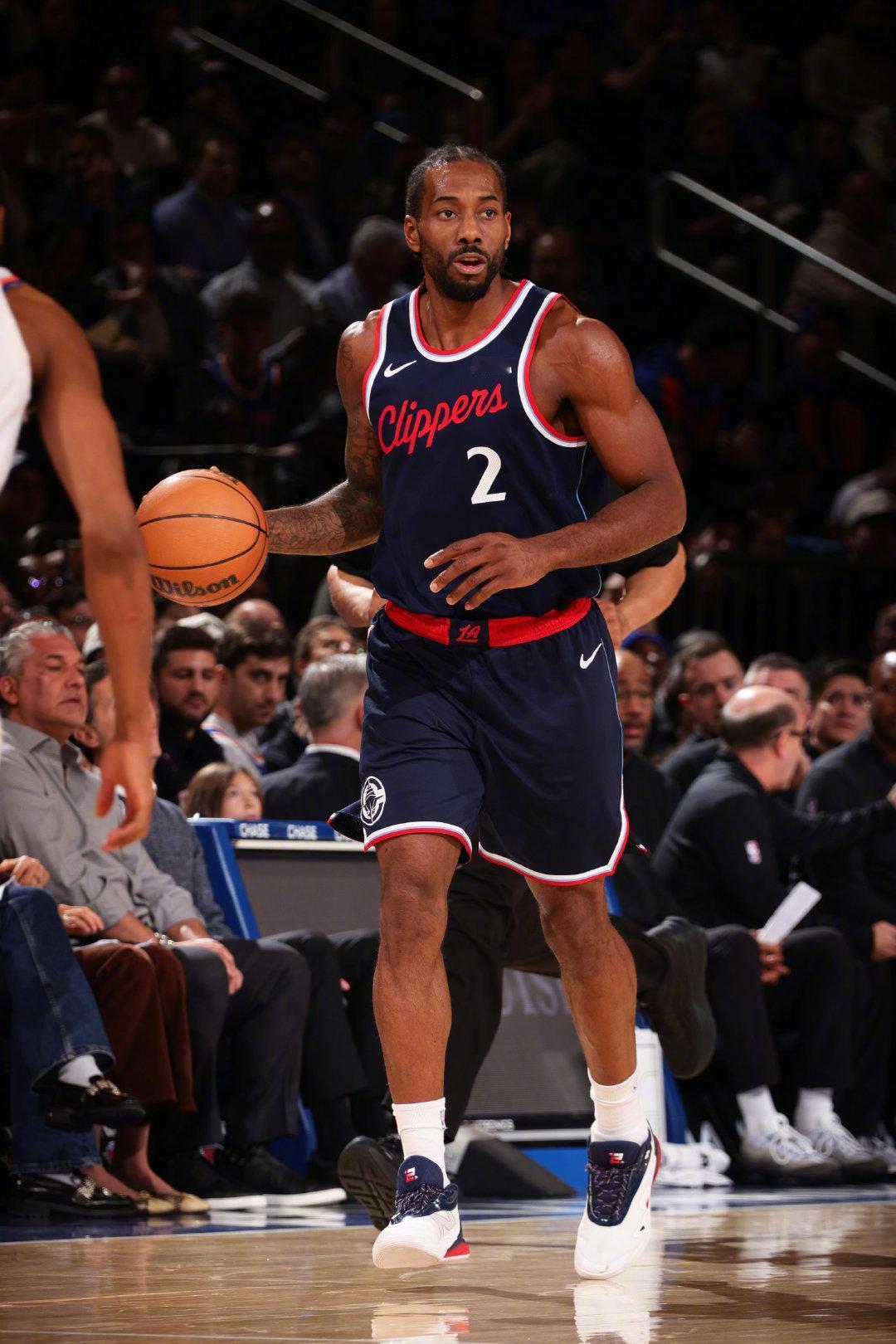 小卡今天的表现真是“高开低走”啊！半场的时候就已经得到了21分，当时还以为今天