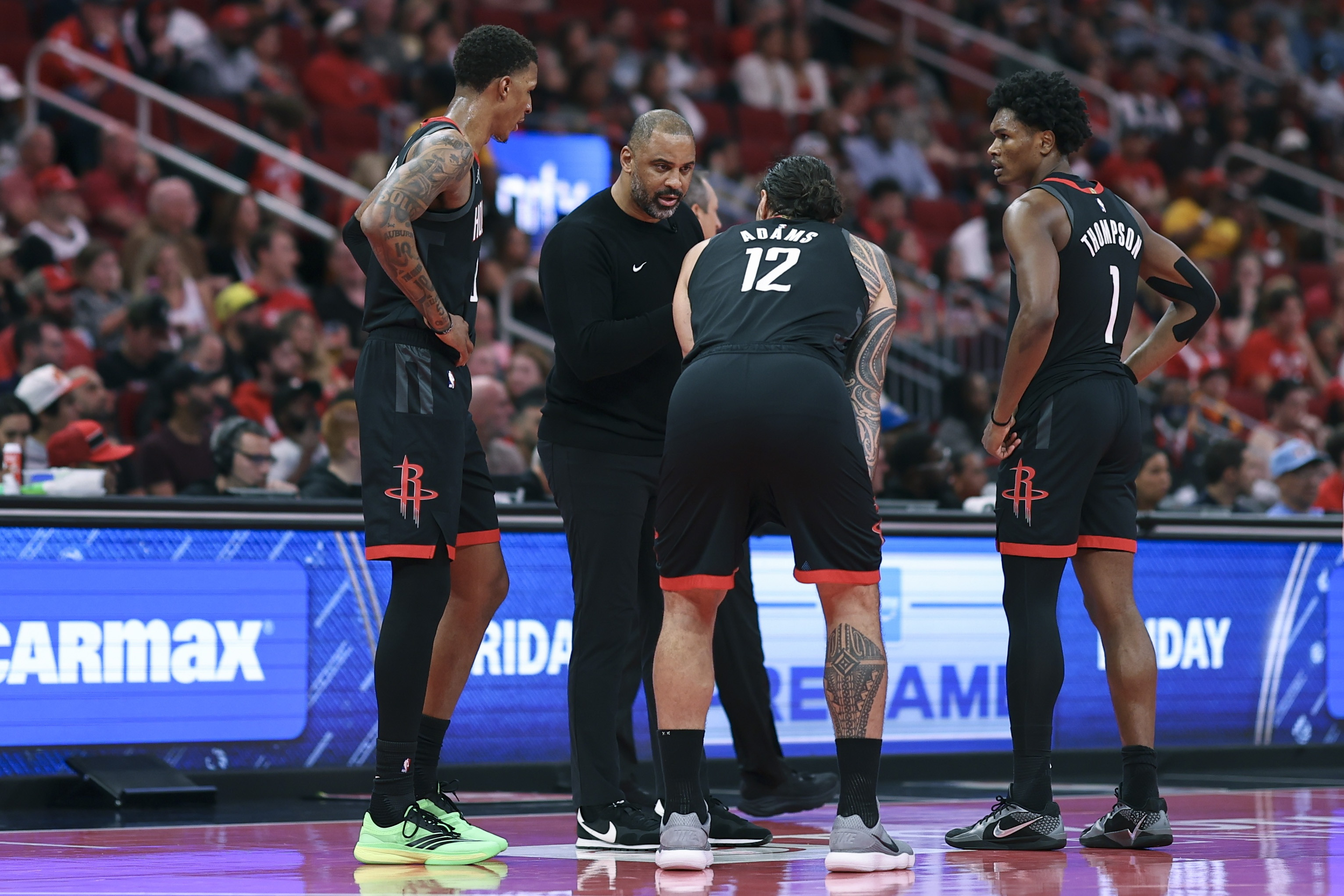 面对火箭队今天的反扑，开拓者队显然是有备而来。前一场比赛，开拓者队以一分的优势战