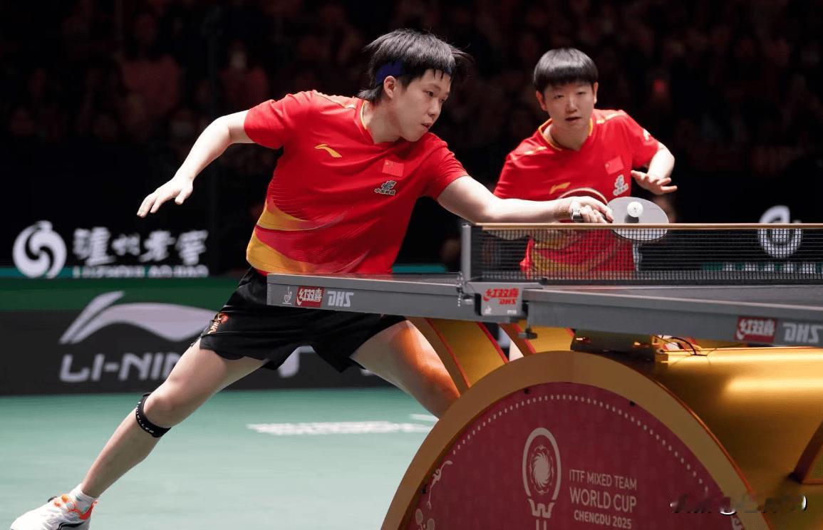 混团世界杯三连冠！国乒8-1横扫日本，莎头零封林诗栋逆转锁定胜局2025年成