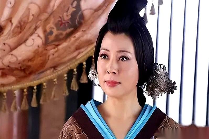 她叫胡充华，北魏太后。她干过两件事：一件，是修了当时全世界最高的佛塔；另一件，